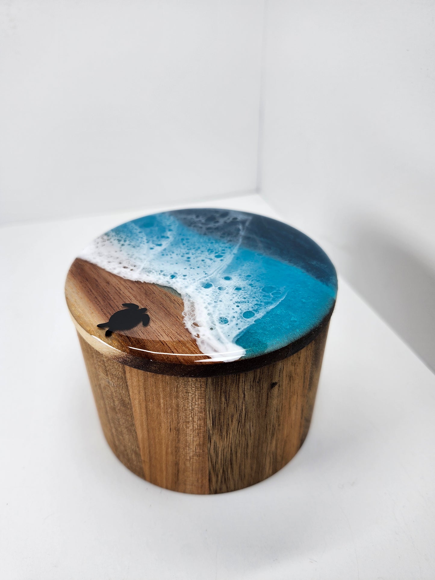 Wood Boxes | Ocean with wood beach