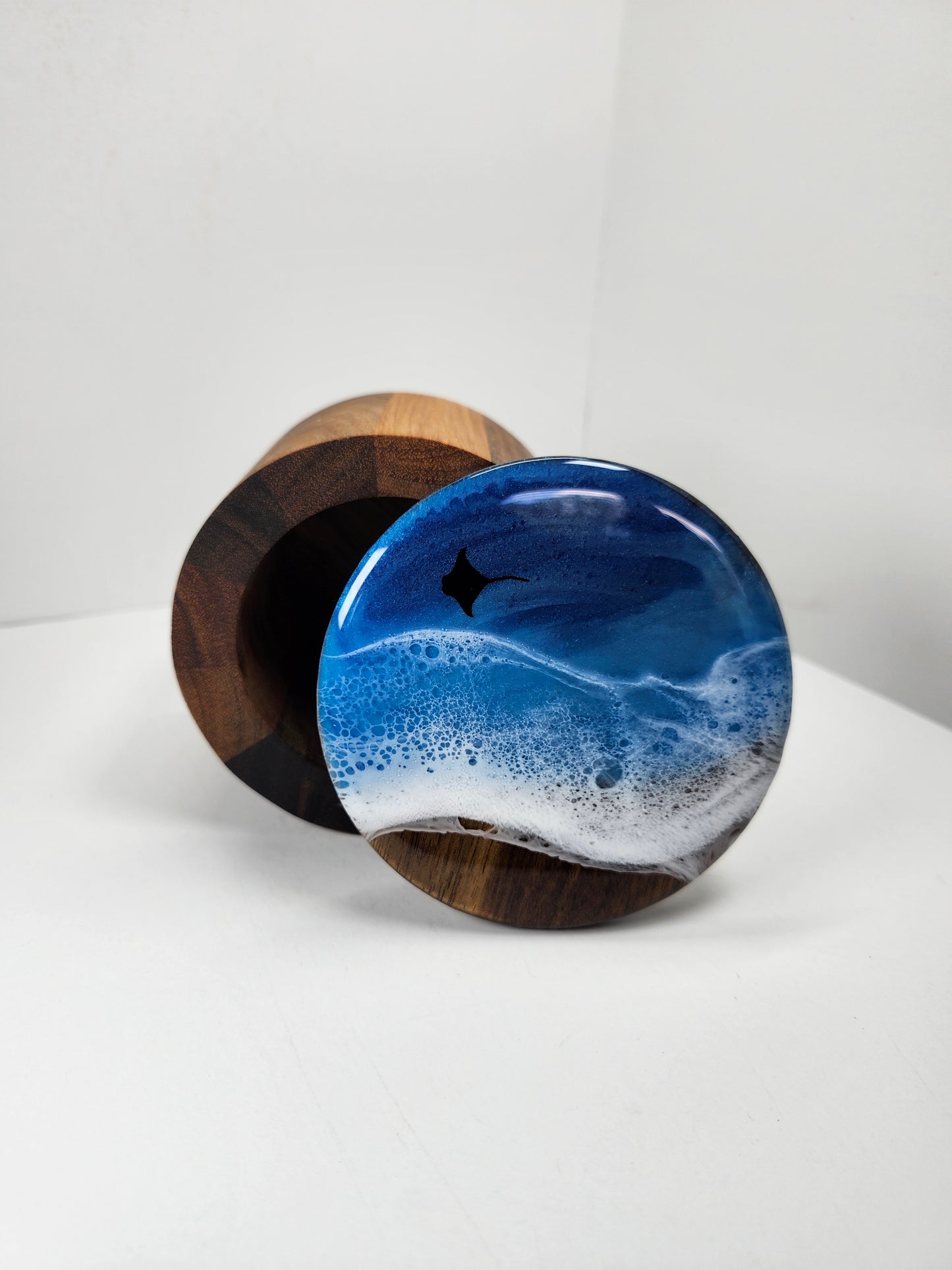 Wood Boxes | Ocean with wood beach