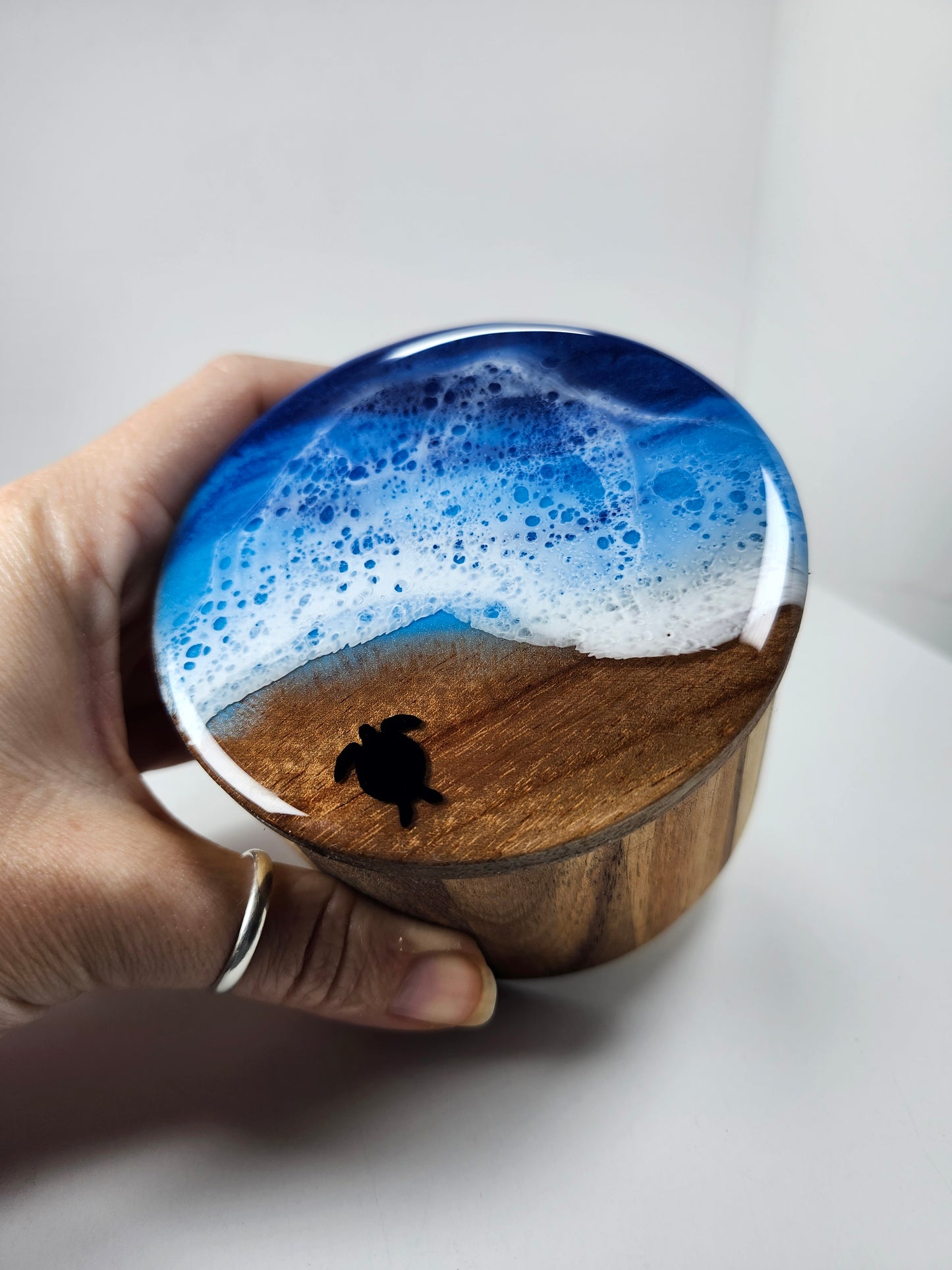 Wood Boxes | Ocean with wood beach