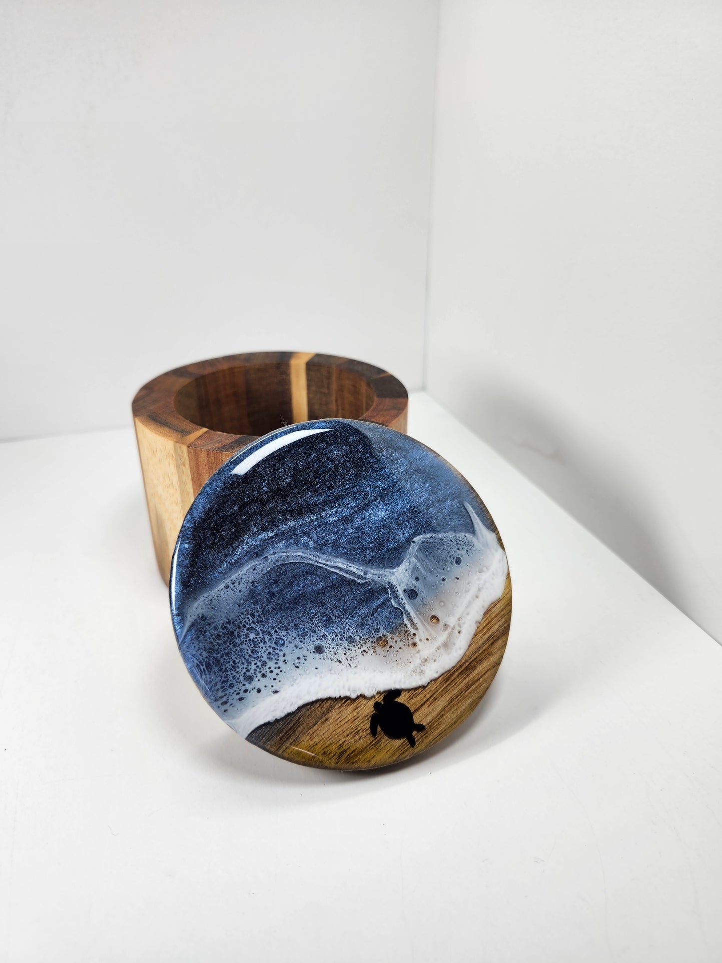 Wood Boxes | Ocean with wood beach