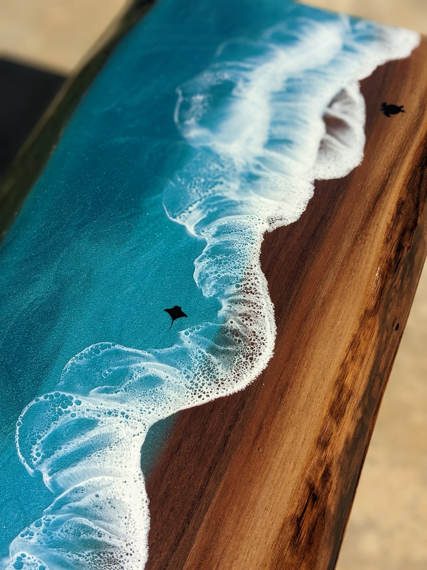 Glossy Ocean Bench with animals (02)