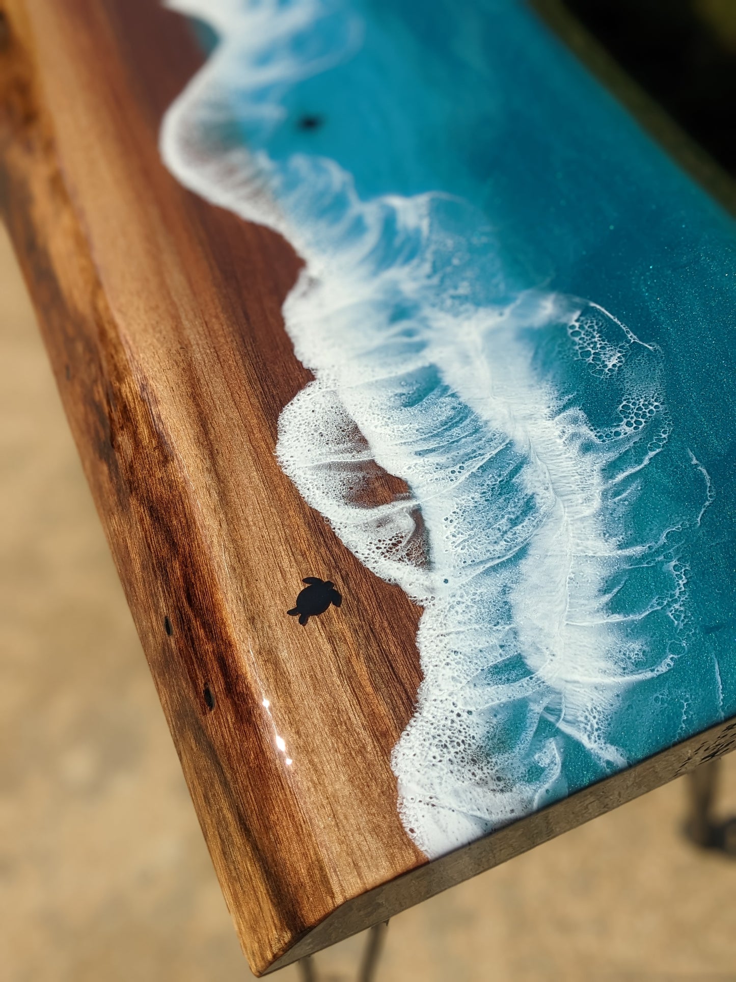 Glossy Ocean Bench with animals (02)