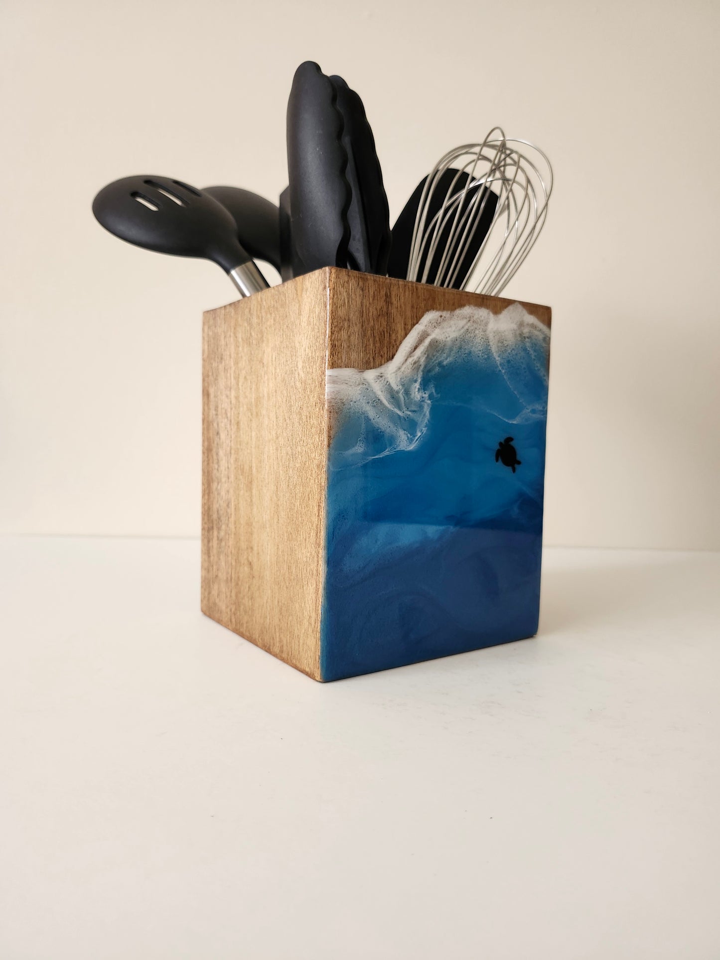 Utensil Holder with Turtle | Pacific Ocean
